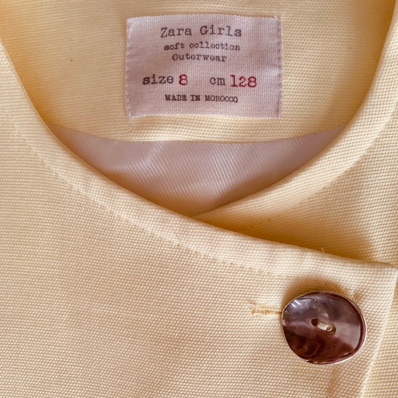 Girls Zara trench coat. Size 8. Yellow. - Picture 2 of 3